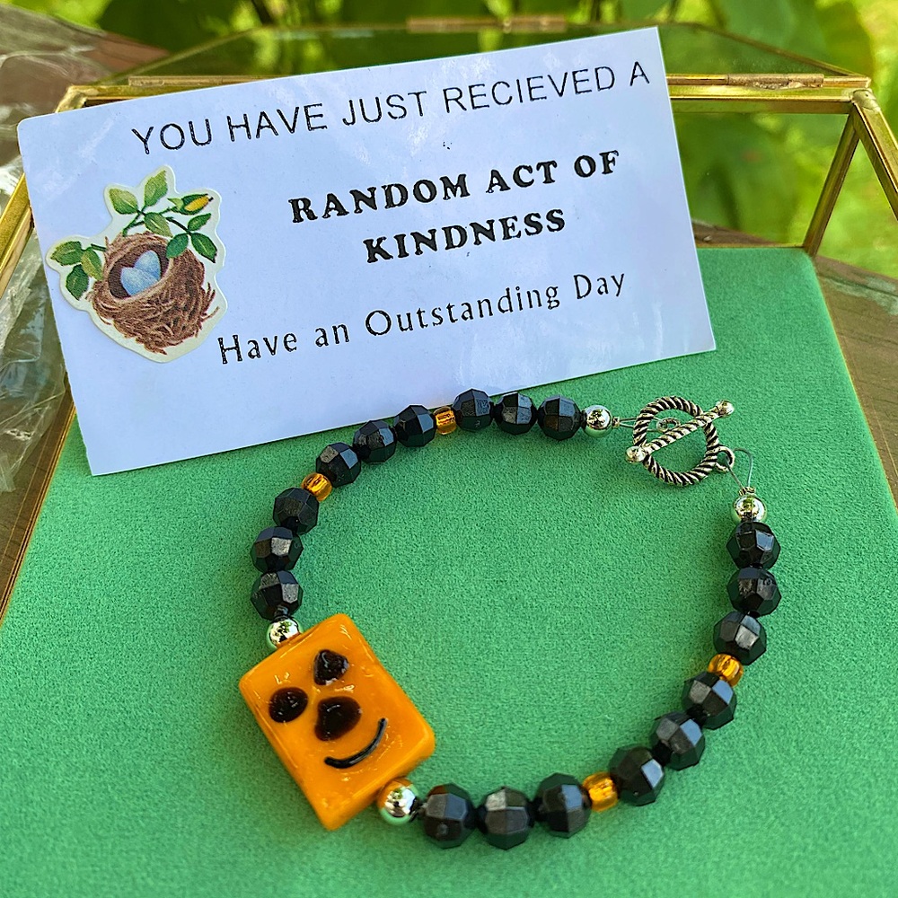 Glass pumpkin bead. Halloween theme “random act of kindness” bracelet new